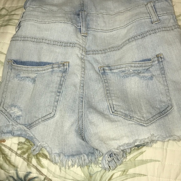 light wash denim shorts overalls - Picture 4 of 6